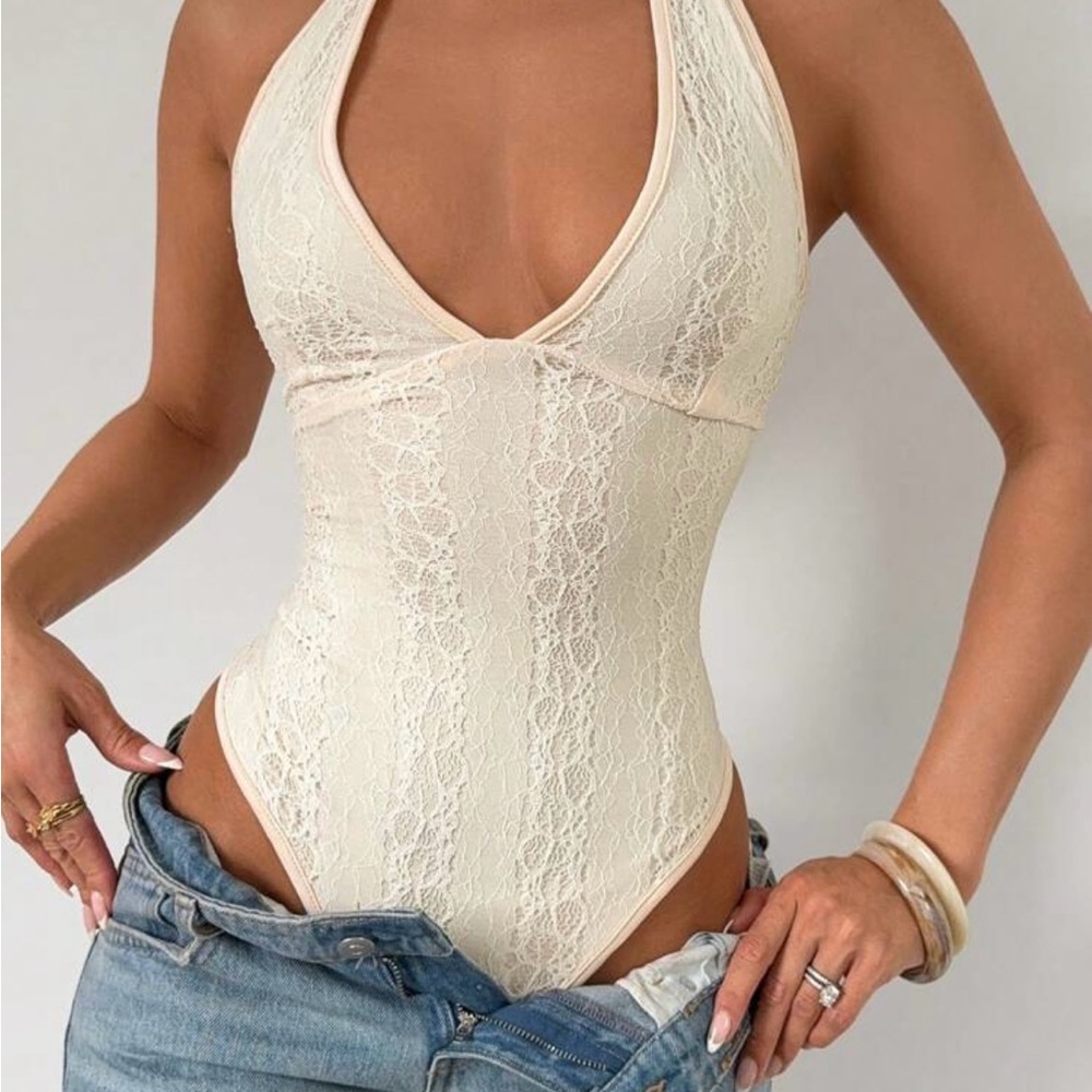 Roylia Fitted Sexy Halter V-Neck Lace Bodysuit